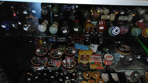 Tobacco Shop «001 Smoke Shop Inc», reviews and photos, 2815 Sunset Blvd #107, Los Angeles, CA 90026, USA