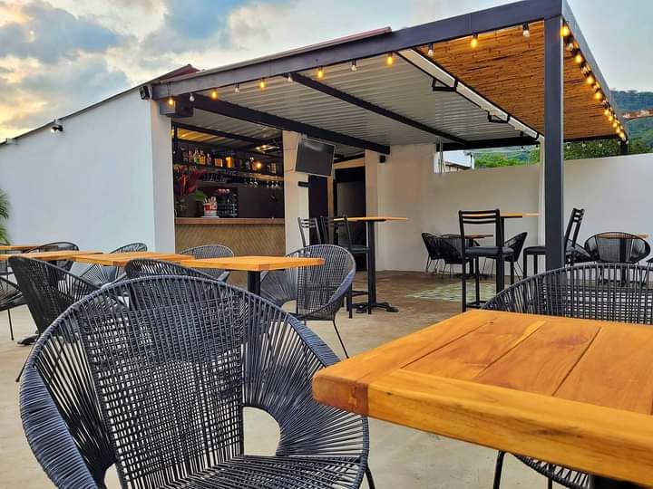 Tropical Terraza Bar