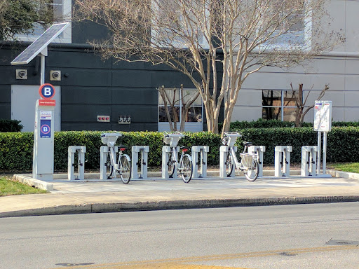 San Antonio BCycle: S Flores St & W Cesar E. Chávez Blvd