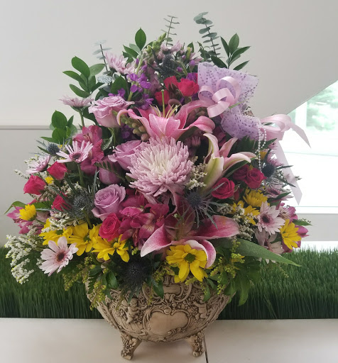 Florist «Event Connoisseur Flowers & Gifts», reviews and photos, 39 New London Turnpike #116, Glastonbury, CT 06033, USA