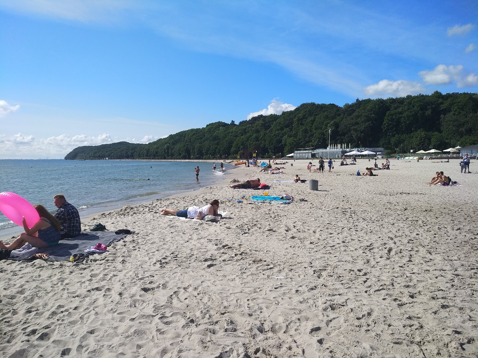 Foto von Gdynia beach mit heller sand Oberfläche