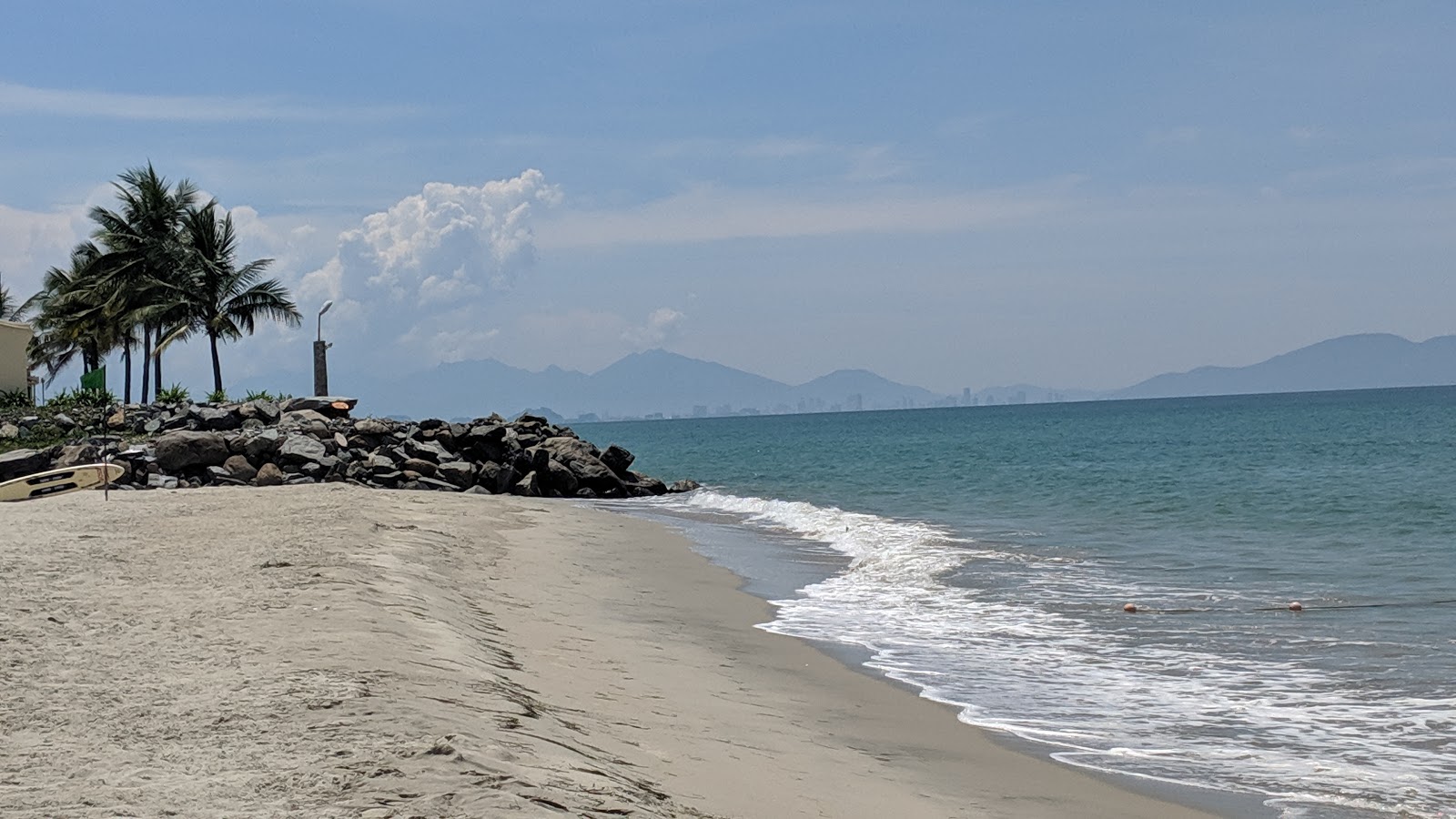 Foto von Cua Dai Beach mit sehr sauber Sauberkeitsgrad