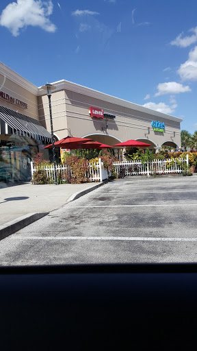 Outlet Store «VF Outlet», reviews and photos, 15501 S Apopka Vineland Rd, Orlando, FL 32821, USA