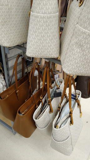 Clothing Store «Ross Dress for Less», reviews and photos, 1125 Woodruff Rd, Greenville, SC 29607, USA