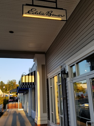 Shopping Mall «Lee Premium Outlets», reviews and photos, 17 Premium Outlet Blvd, Lee, MA 01238, USA