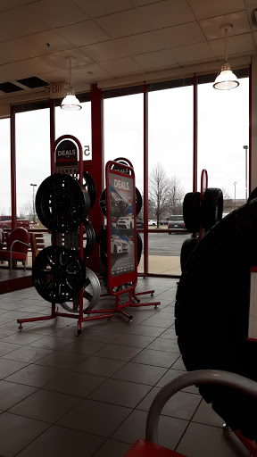 Tire Shop «Discount Tire Store - Shelby Township, MI», reviews and photos, 51073 Shelby Pkwy, Shelby Charter Township, MI 48315, USA