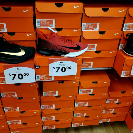 Shoe Store «Shoe Carnival», reviews and photos, 12551 Jefferson Ave, Newport News, VA 23602, USA