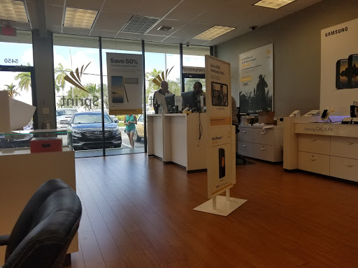 Cell Phone Store «Sprint Store», reviews and photos, 5450 W Atlantic Blvd, Margate, FL 33063, USA