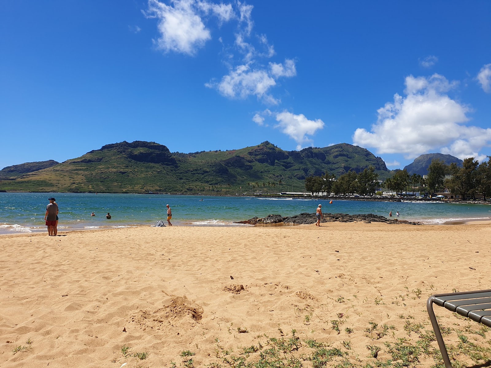 Foto von Kalapaki Beach mit feiner beiger sand Oberfläche