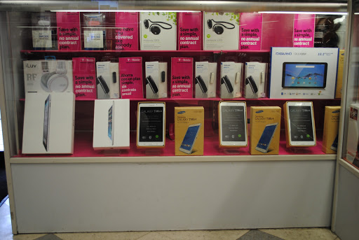 Electronics Repair Shop «Jalisco Electronics», reviews and photos, 1933 W Chicago Ave, Chicago, IL 60622, USA