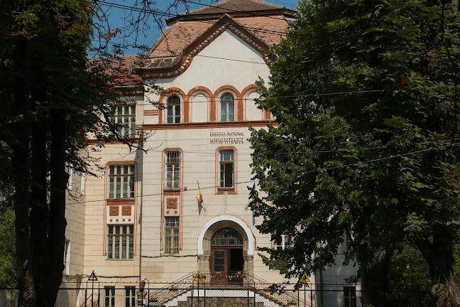 Colegiul Naţional Mihai Viteazul - Grădiniță