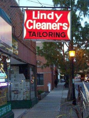 Tailor «Lindy Cleaners», reviews and photos, 127 S Oak Park Ave, Oak Park, IL 60302, USA