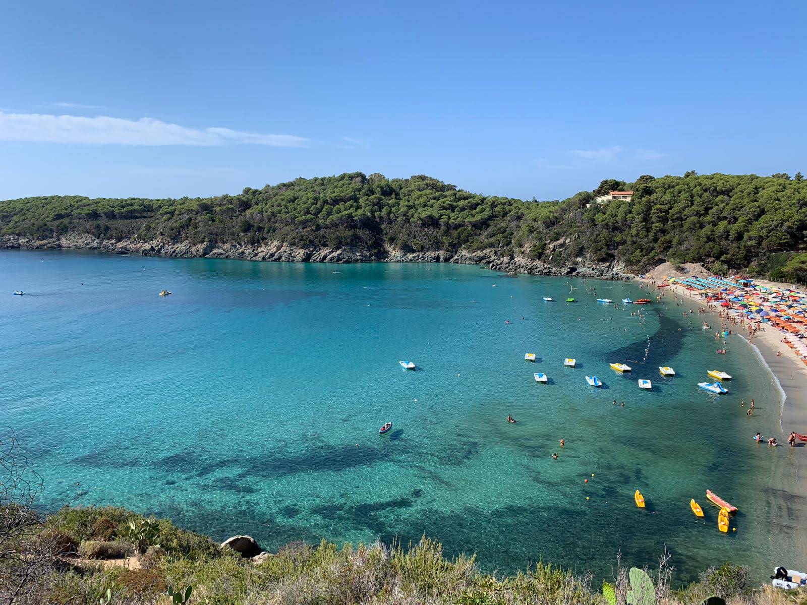 Morfone beach'in fotoğrafı parlak kum yüzey ile