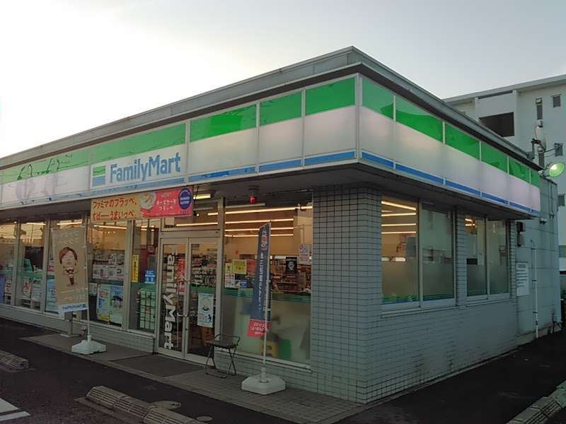 ファミリーマート 新狭山店