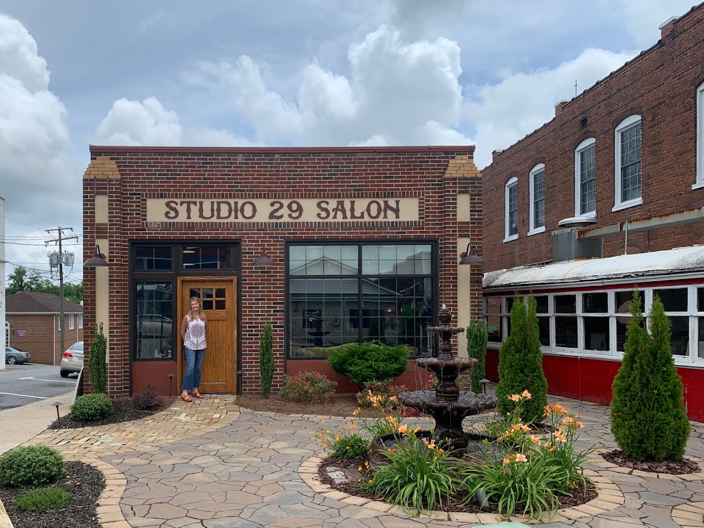 Studio 29 Salon 24531