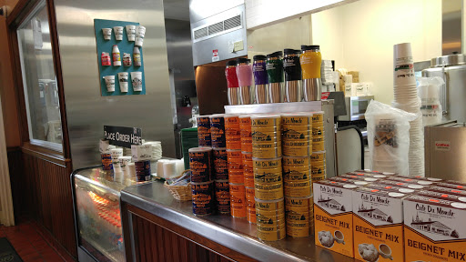 Coffee Shop «Cafe Du Monde», reviews and photos, 1814 North Causeway Approach #1, Mandeville, LA 70448, USA