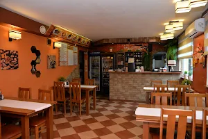 Pizzeria & Restauracja Pod Lasem Kokotów image