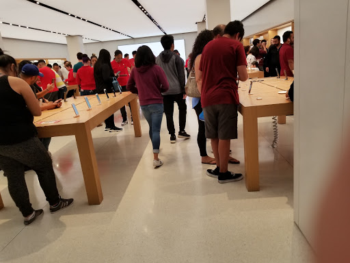 Apple Brea Mall image