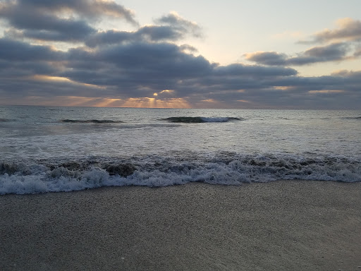 Shopping Mall «Beach Walk Shopping Center», reviews and photos, 437 Hwy 101, Solana Beach, CA 92075, USA