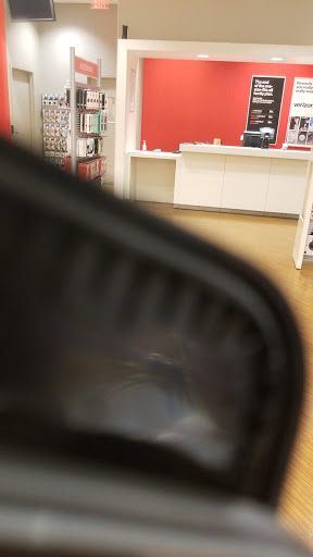 Cell Phone Store «Verizon», reviews and photos, 99 Rockingham Park Blvd Park Blvd Rockingham Mall, Salem, NH 03079, USA