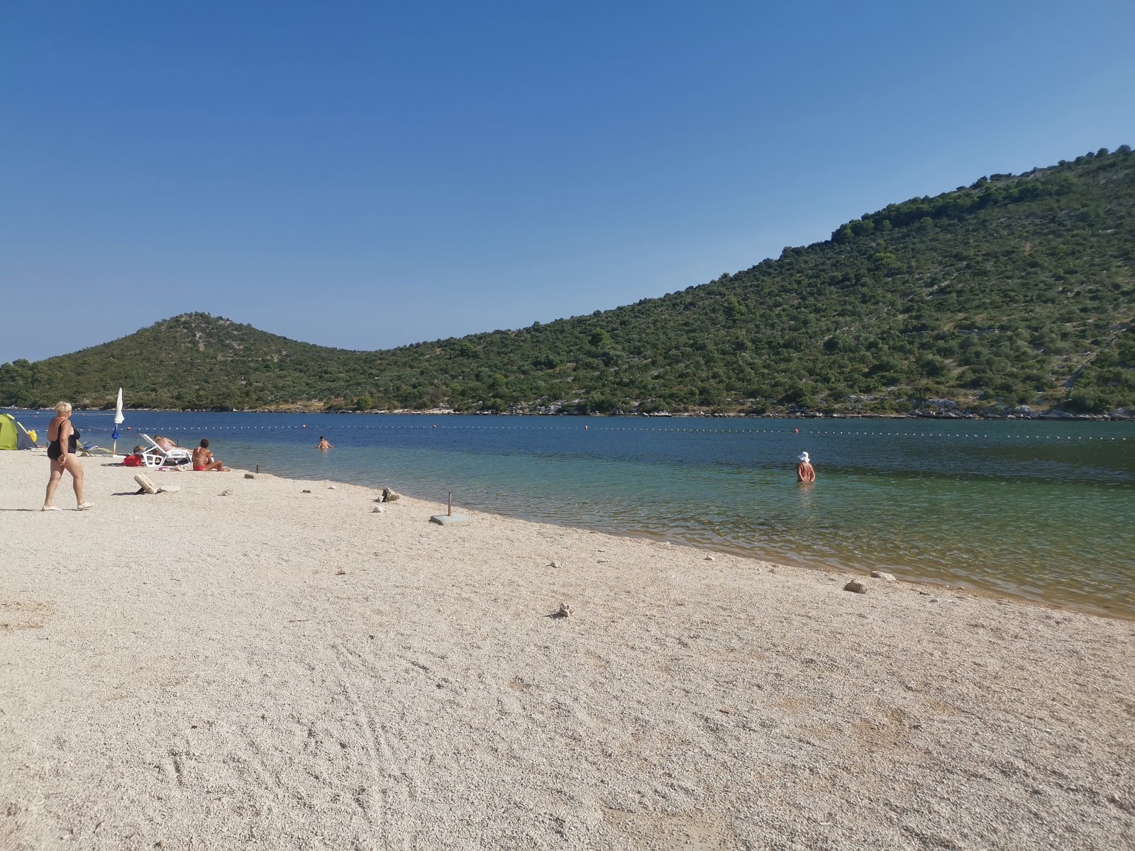 Foto av Stupin beach med turkos rent vatten yta
