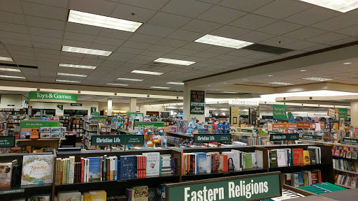Book Store «Barnes & Noble Booksellers Mansell Crossings SC», reviews and photos, 7660 North Point Pkwy, Alpharetta, GA 30022, USA