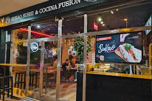 Sukao Fusión, el sushi tropical en Madrid image