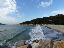 Foto von Lo Kei Wan umgeben von Bergen