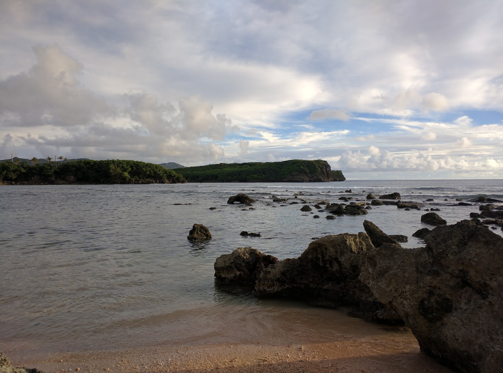 Foto van Old Wives Beach met hoog niveau van netheid