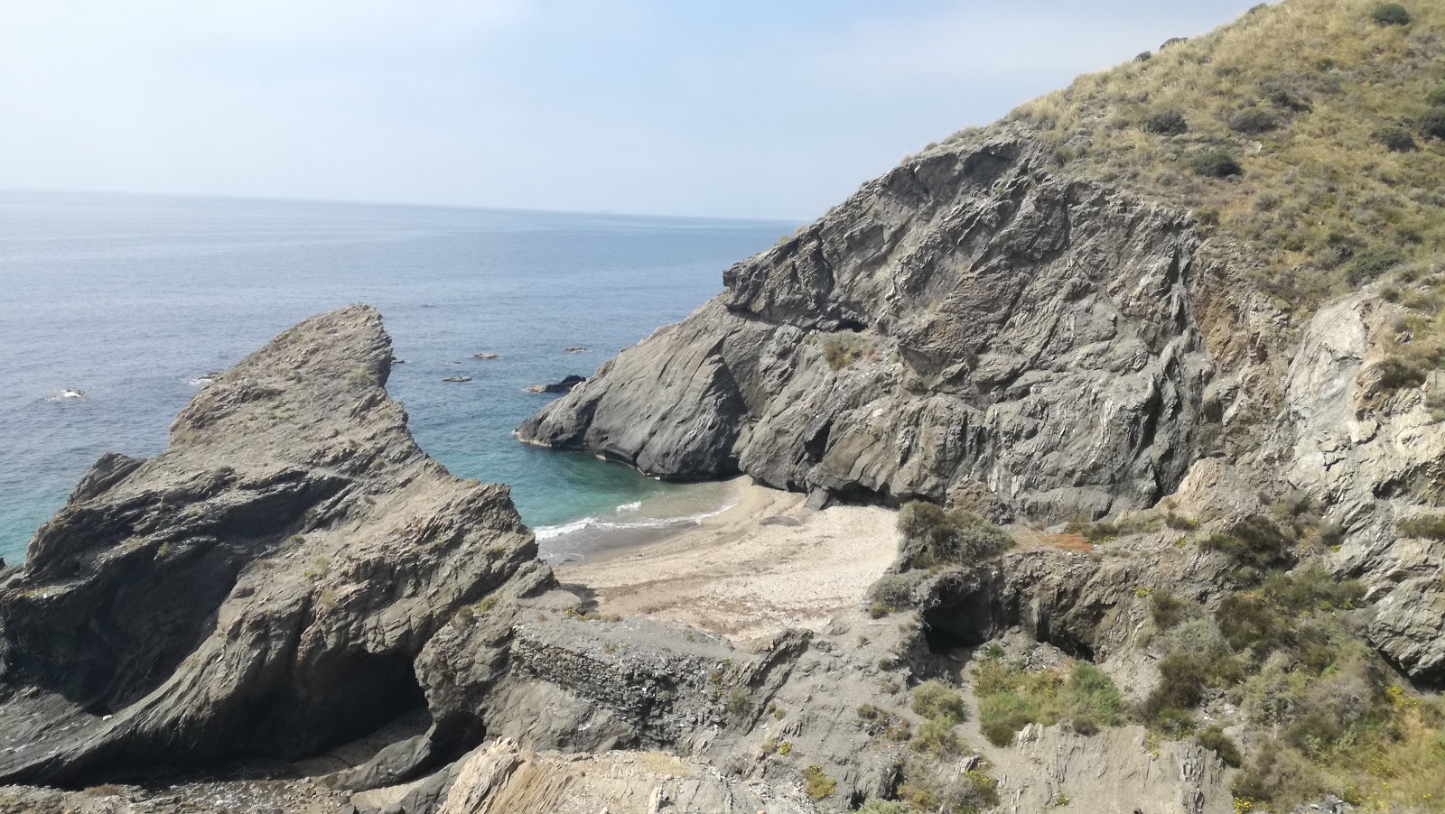 Cala Penon Cortado'in fotoğrafı gri ince çakıl taş yüzey ile