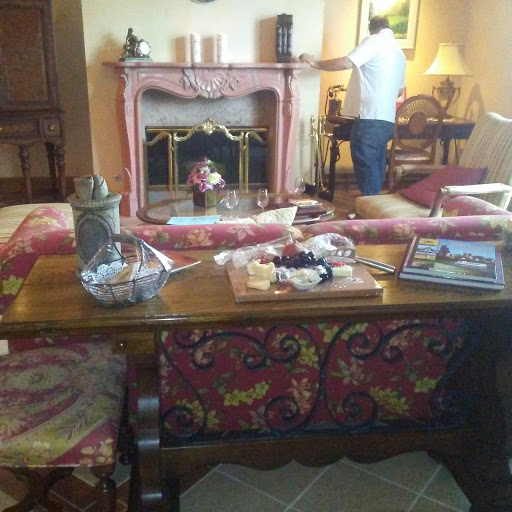 Bed & Breakfast «Lynfred Winery», reviews and photos, 15 S Roselle Rd, Roselle, IL 60172, USA