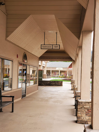 Outlet Store «Tanger Outlet Blowing Rock», reviews and photos, 278 Shoppes on the Parkway Rd, Blowing Rock, NC 28605, USA