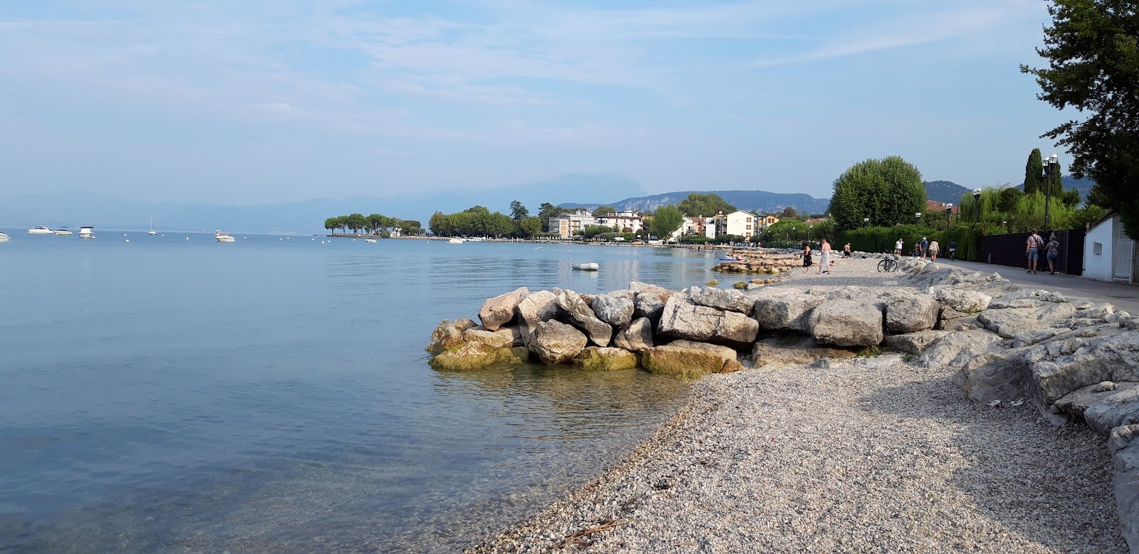 Fotografie cu Spiaggia Lido di Cisano - locul popular printre cunoscătorii de relaxare