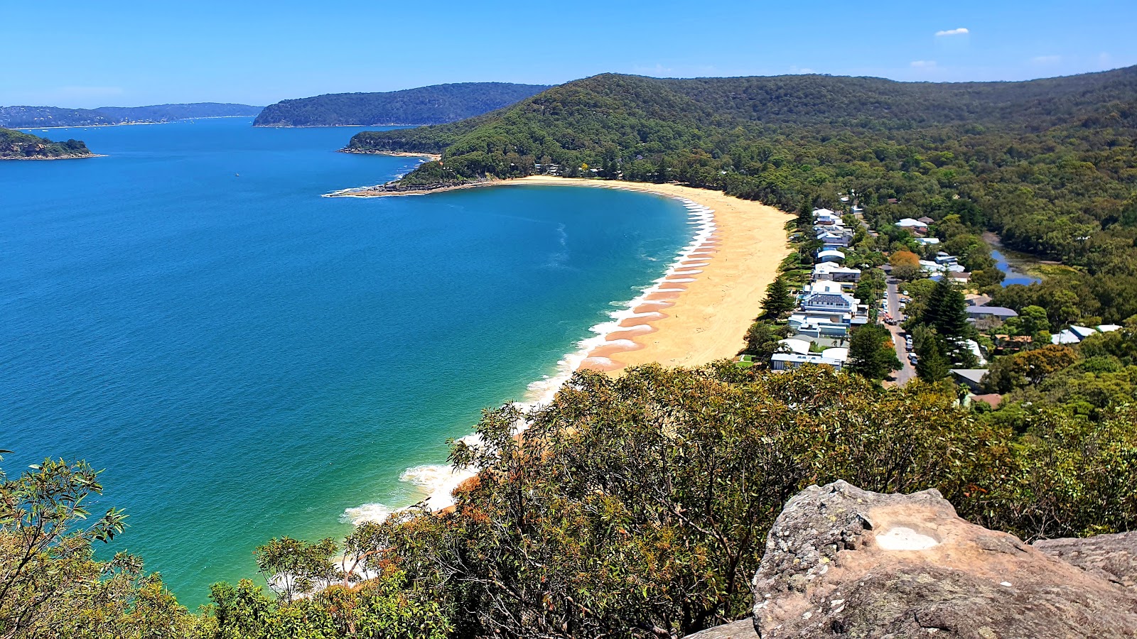 Pearl Beach'in fotoğrafı düz ve uzun ile birlikte