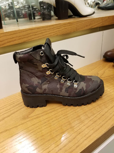 Department Store «Von Maur», reviews and photos, 4444 1st Ave NE, Cedar Rapids, IA 52402, USA