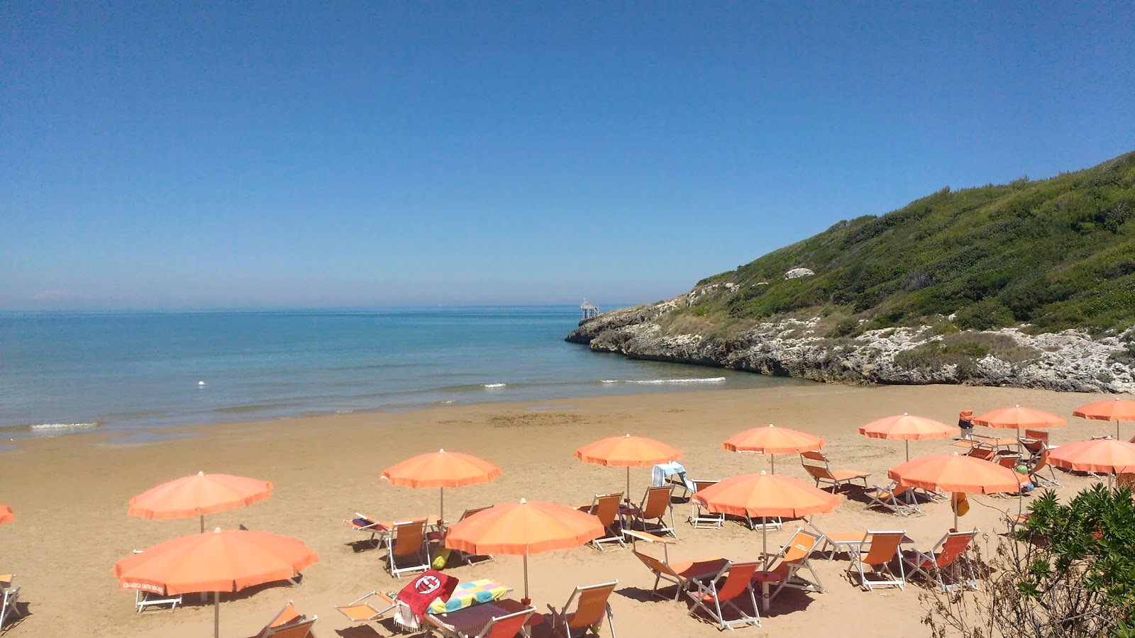 Fotografie cu Spiaggia di Crovatico cu nivelul de curățenie înalt