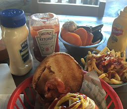 Rubens Hamburgers León México Plaza photo