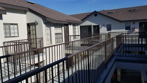 Paint Store «Dunn-Edwards Paints - Long Beach», reviews and photos, 2533 N Lakewood Blvd, Long Beach, CA 90815, USA