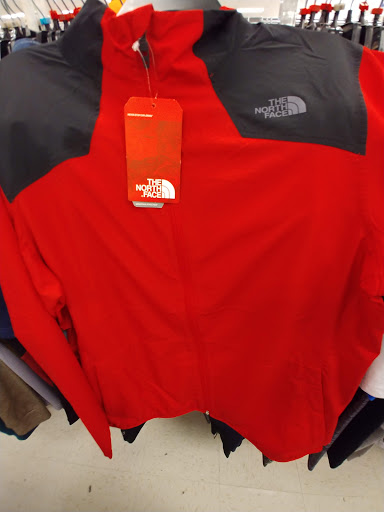 Clothing Store «Ross Dress for Less», reviews and photos, 523 S MacDade Blvd, Holmes, PA 19043, USA