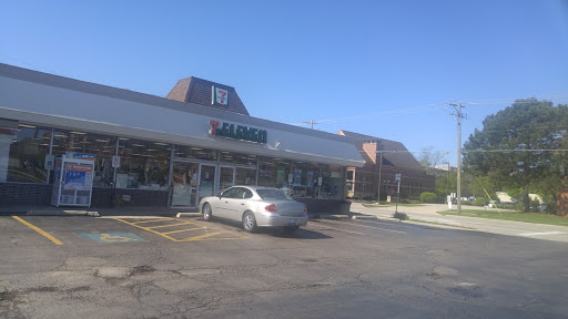 Convenience Store «7-Eleven», reviews and photos, 326 W Liberty Dr, Wheaton, IL 60187, USA