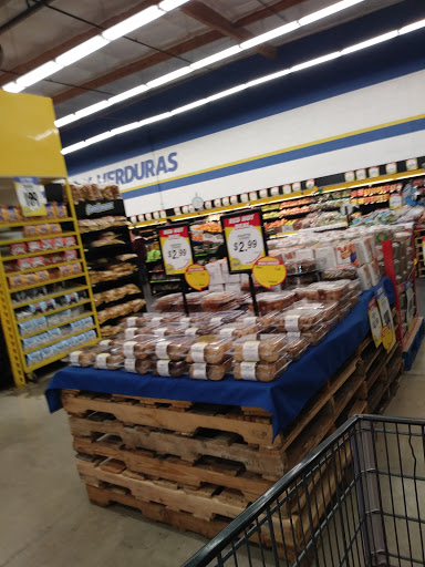 Supermarket «FoodMaxx Visalia», reviews and photos, 1550 N Ben Maddox Way, Visalia, CA 93292, USA