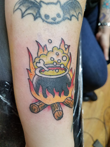 Tattoo Shop «Chicago True Blue Tattoo», reviews and photos, 2523 W North Ave, Chicago, IL 60647, USA