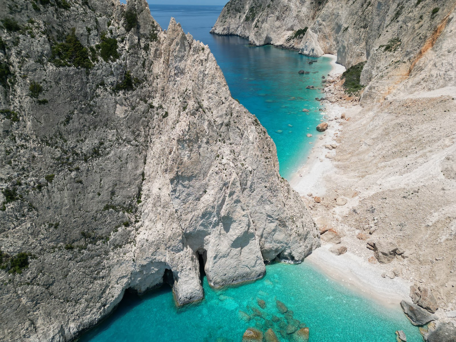 Photo de Mizithres Beach avec un niveau de propreté de très propre