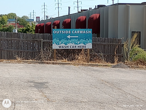 Lucky Time Dog And Carwash en Blue Springs