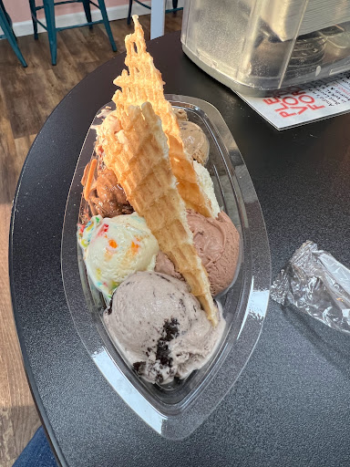 Shopping Mall «Cary Village Square Shopping Center», reviews and photos, 657 Cary Towne Blvd, Cary, NC 27511, USA