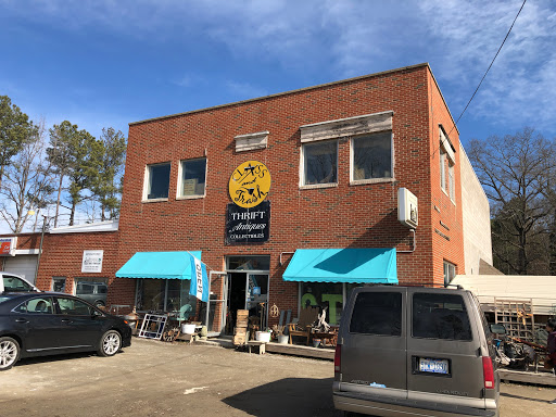 Class and Trash Thrift Antiques, 11088 Washington Hwy, Glen Allen, VA 23059, USA, 