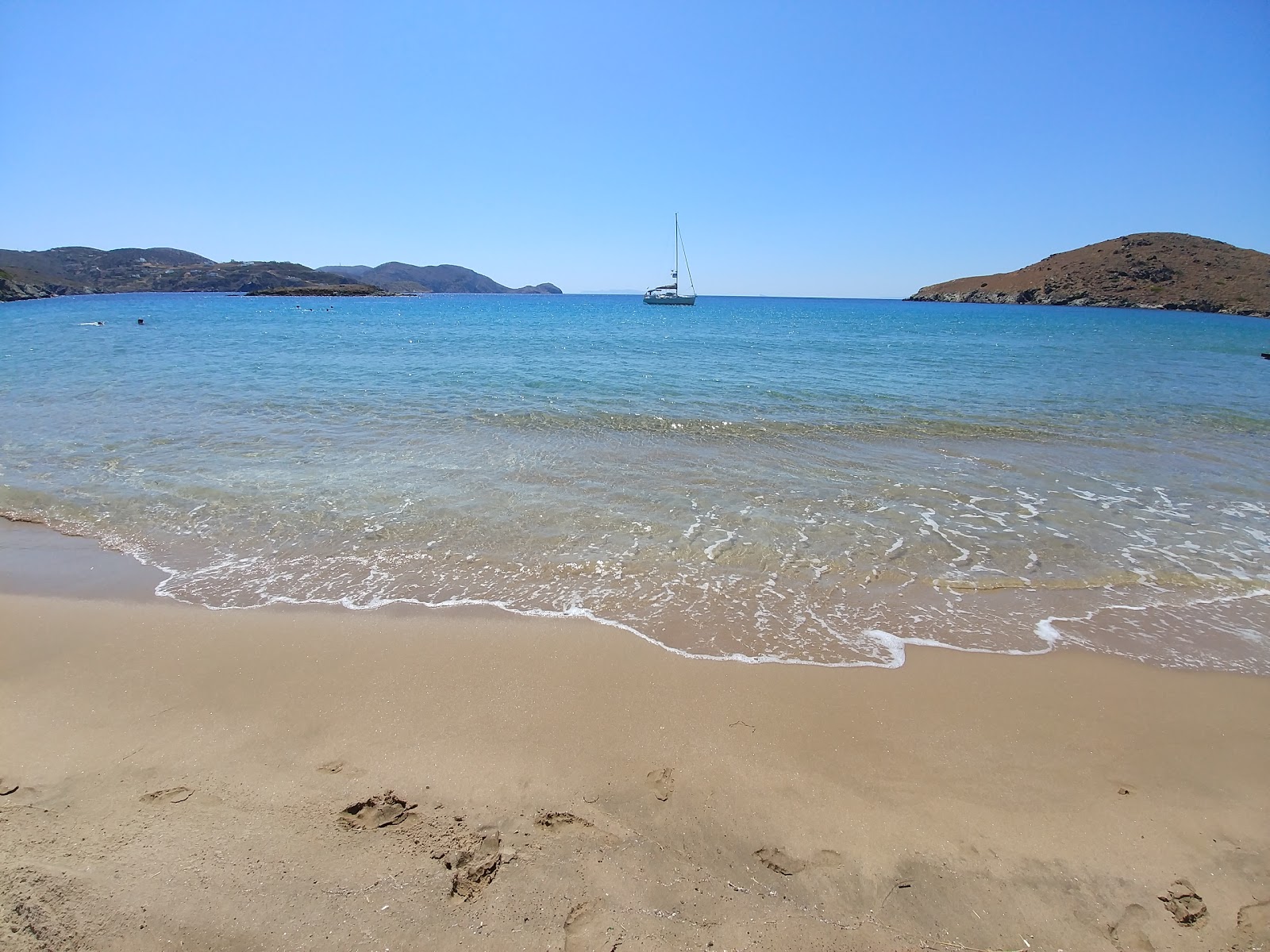 Φωτογραφία του Paralia Delfini και η εγκατάσταση