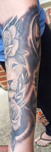 Explore mens finger tattoos ideas, creative tattoo ideas in Meridian, available at SK-Tattoo1