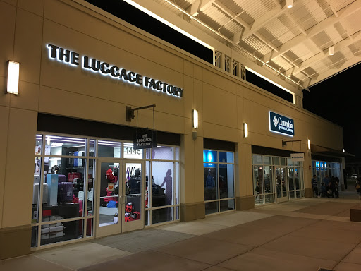 Columbia Sportswear Outlet Store at Premium Outlets, 1650 Premium Outlet Blvd #1450, Aurora, IL 60502, USA, 