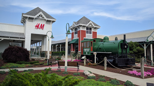 Outlet Mall «Tanger Outlet Westbrook», reviews and photos, 314 Flat Rock Pl, Westbrook, CT 06498, USA